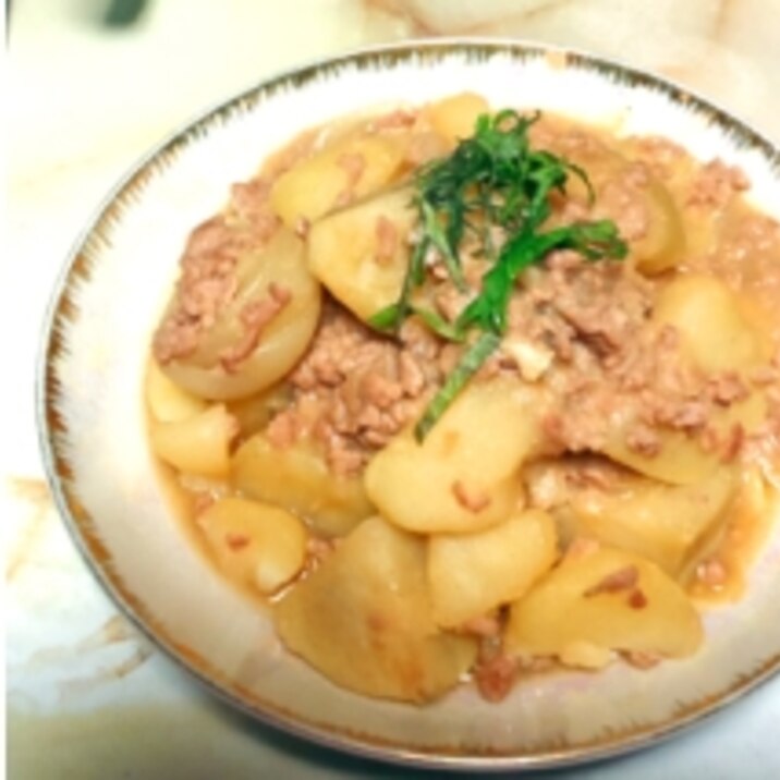 肉じゃがをアレンジ！味噌味の肉じゃがです。